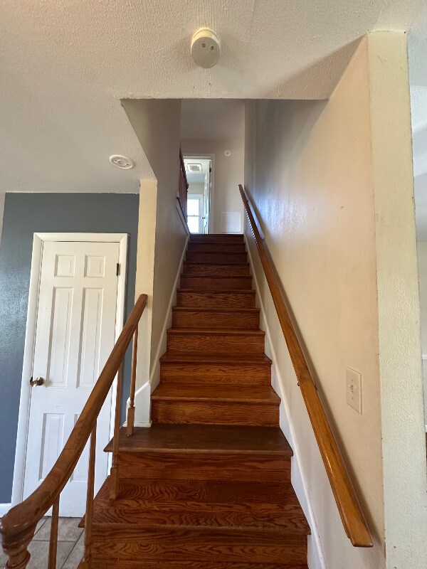 Building Photo - 6902 Ardelle Dr