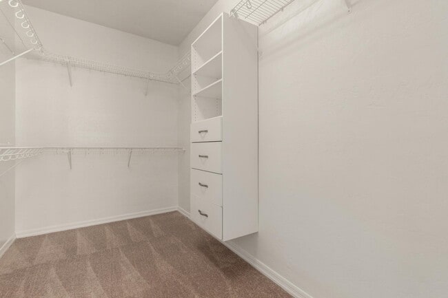 Building Photo - 14625 W Amelia Ave