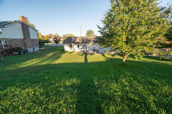 Building Photo - 10449 Travis St