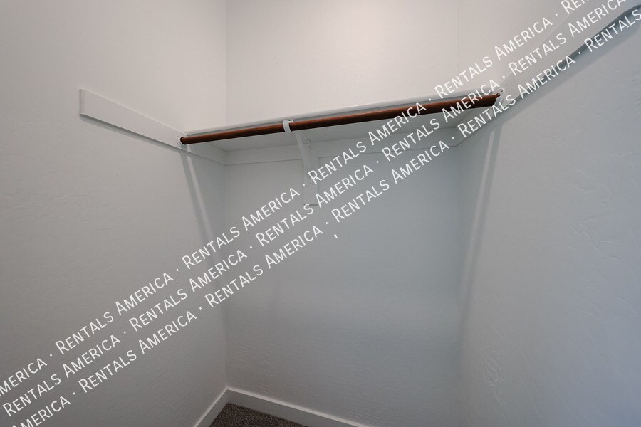 Building Photo - 2256 E Ridgewood Ln