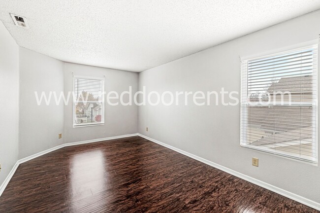 Building Photo - Charm and Convenience- Your 3 Bedroom Have...