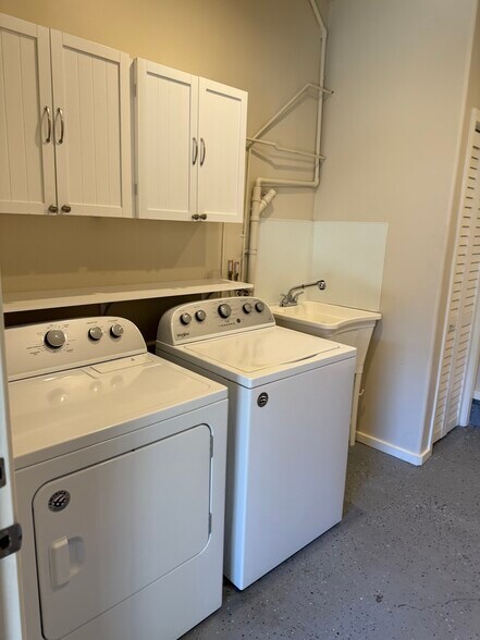 Laundry Room - 725 Laurel St
