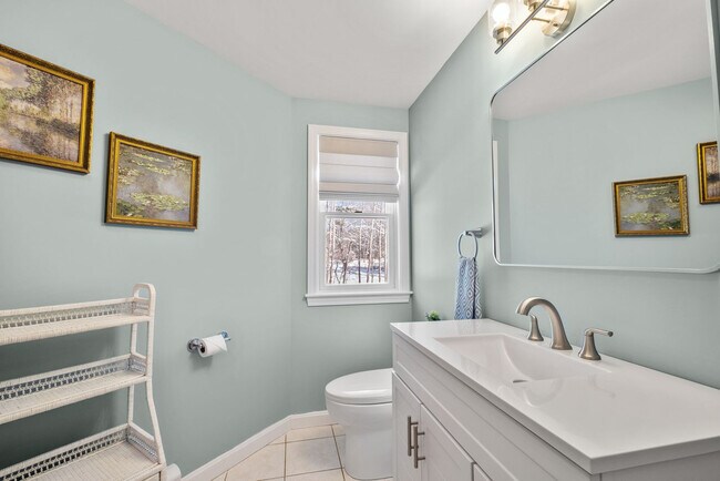 Building Photo - 32 Ossipee Rd