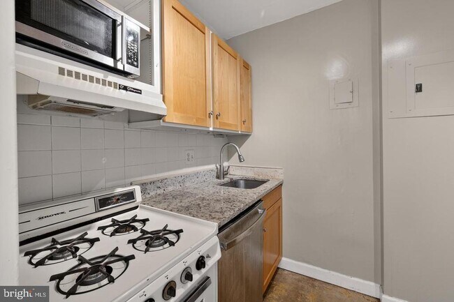 Building Photo - 1121 Arlington Blvd