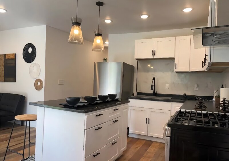 Building Photo - 15044 Dacosta St