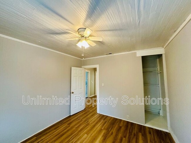 Building Photo - 1722 1/2 Orange Street