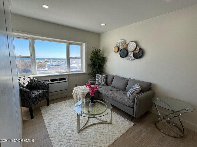 Building Photo - 1217 Ocean Ave N