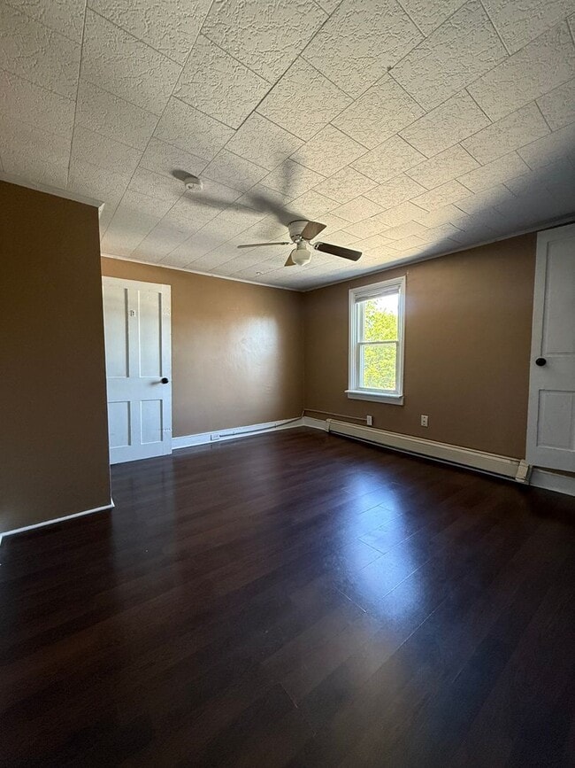 Building Photo - Beautiful Columbia 3 BR for Immediate Move in