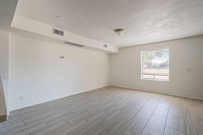 Building Photo - 5869 N 59th Dr