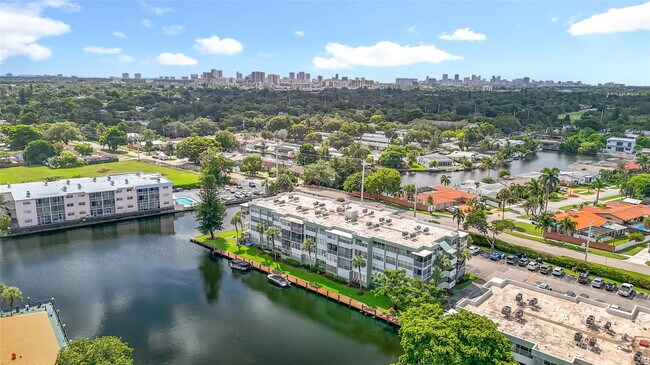 Building Photo - 2741 Taft St