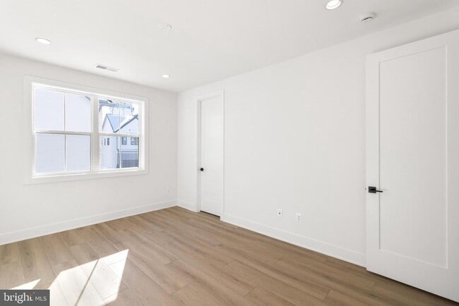 Building Photo - 853 N Manchester St