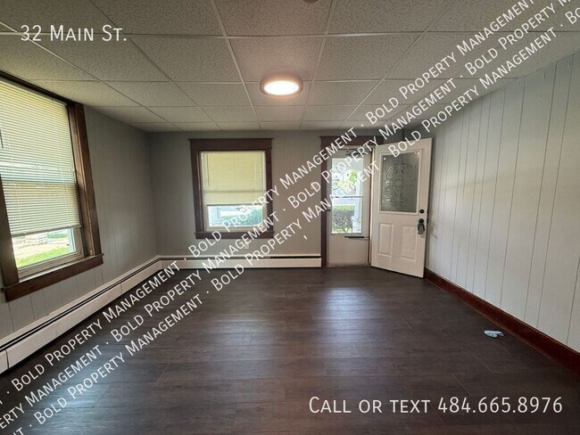 Building Photo - 32 E Main St