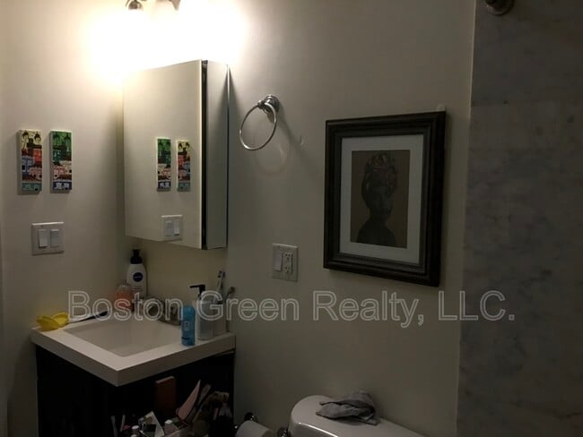 Building Photo - 140 Marcella St