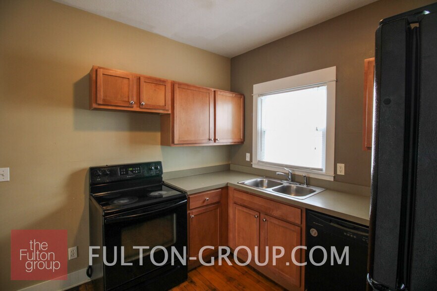 Building Photo - 140 Diamond Ave SE