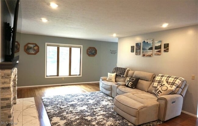 Building Photo - 22309 Rock Creek Cir