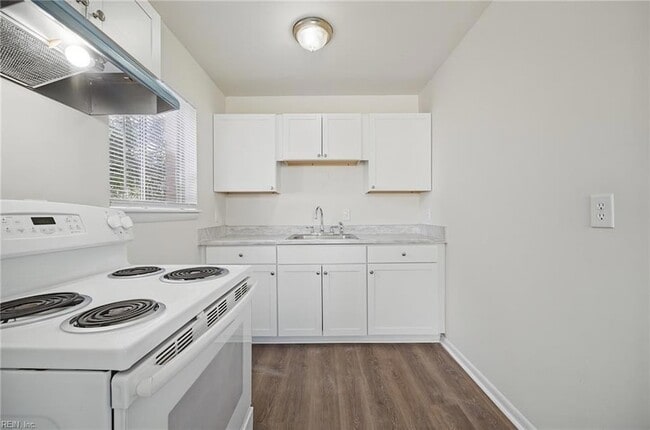Building Photo - 1037 37th St