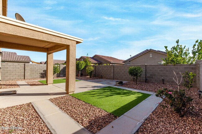 Building Photo - 11603 W Calavar Rd