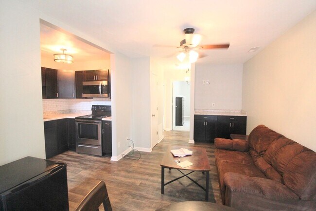 Building Photo - 1384 Bradley Dr