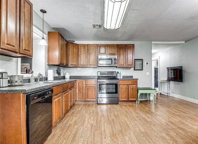 Building Photo - 1150 60th Ave NE