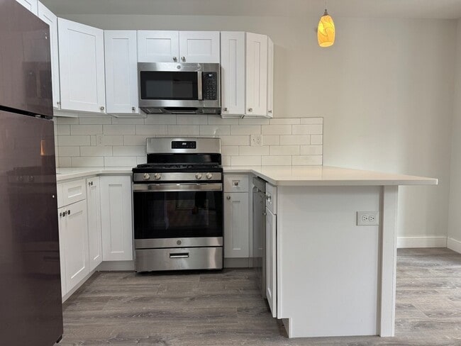 Building Photo - 1085 Whalley Ave