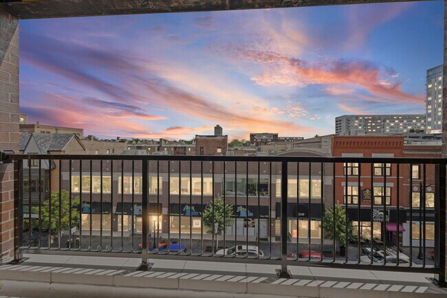 Building Photo - 1036 Lake St
