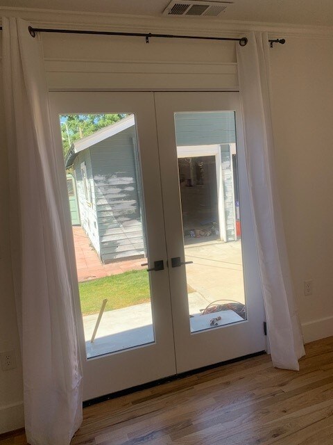 Building Photo - 435 E Yale Ave