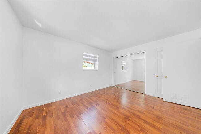 Building Photo - 5921 NE 1st Ave.