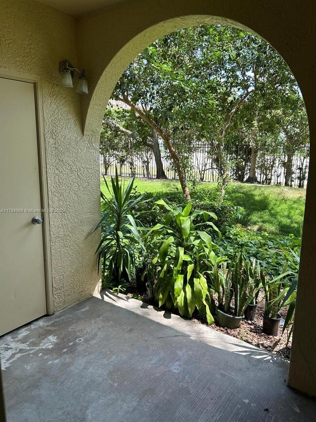 Building Photo - 2516 Centergate Dr