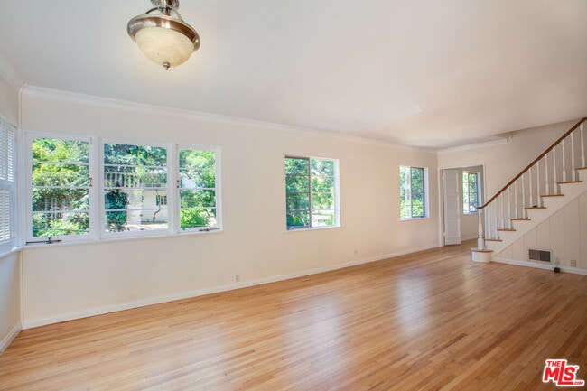 Building Photo - 10309 Chrysanthemum Ln