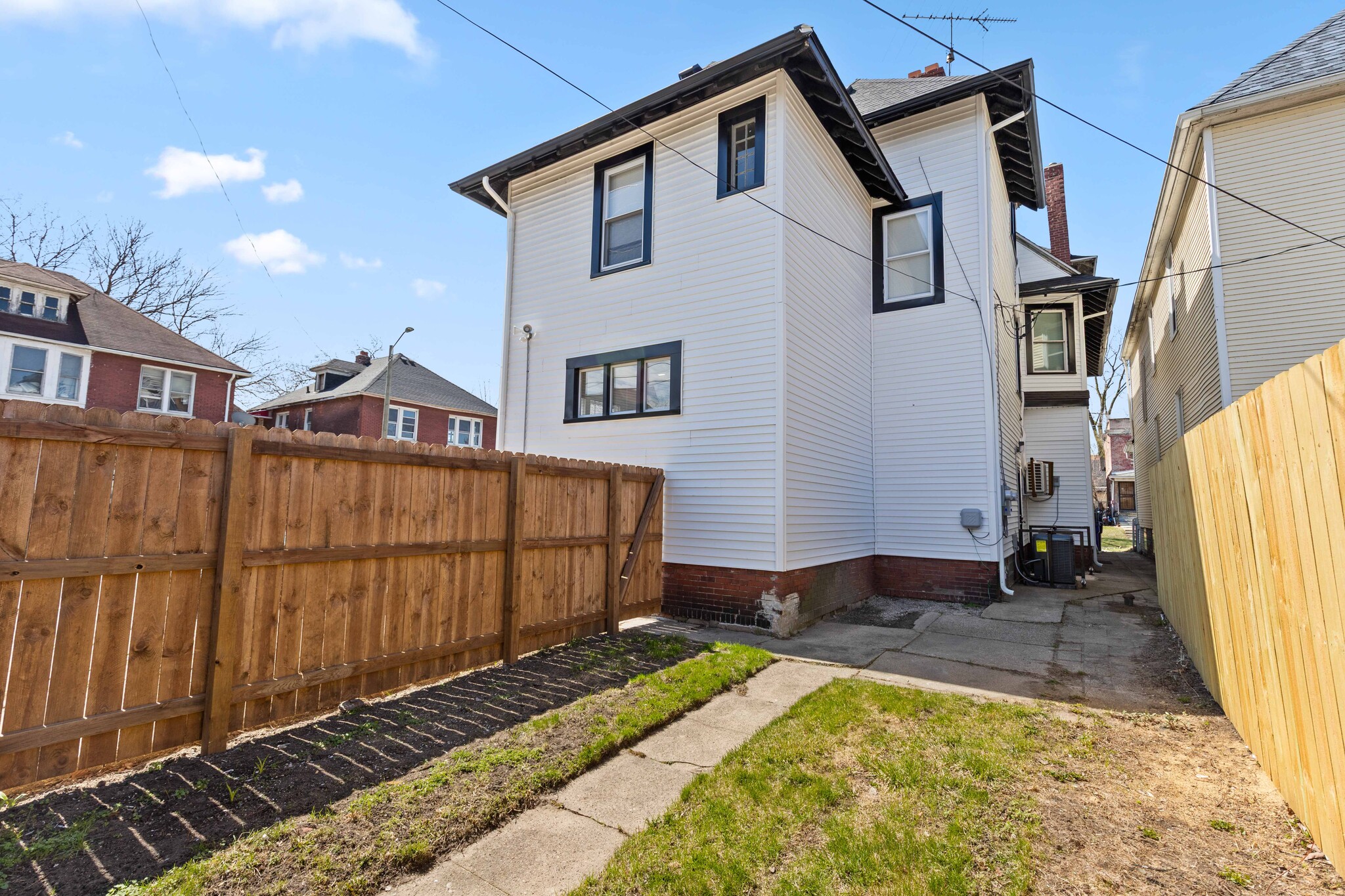 Building Photo - 7407 E Vernor Hwy