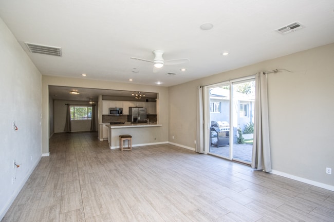 Building Photo - 3609 N Navajo Trail