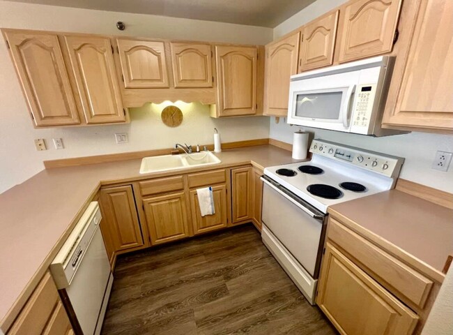 Primary Photo - 1701 Prospect Ave