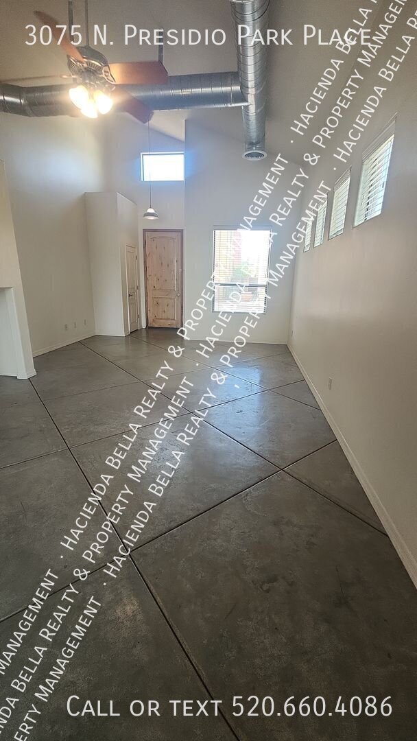 Building Photo - 3075 N Presidio Park Pl