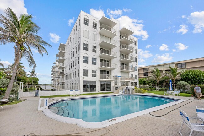 Building Photo - 3230 S Ocean Blvd