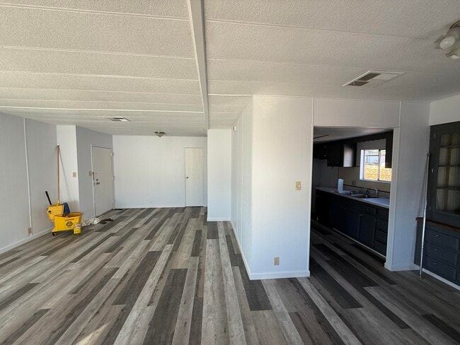 Building Photo - 64180 Thomas Ave