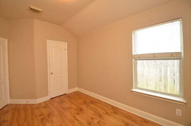 Building Photo - 4510 Regal Dr
