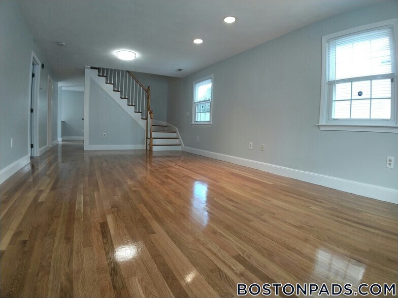 Building Photo - 40 Fenton St