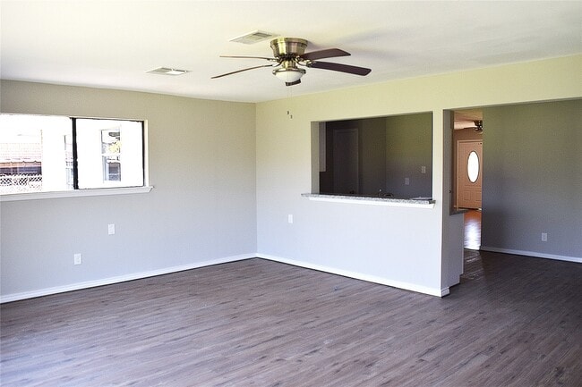 Building Photo - 509 Avenue J