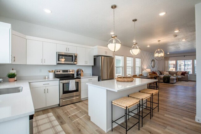 Building Photo - 642 E 460 S