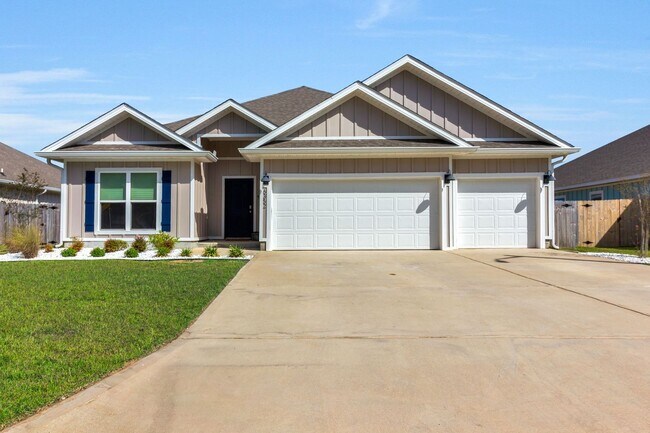 Building Photo - 4 BEDROOMS IN GULF BREEZE!!