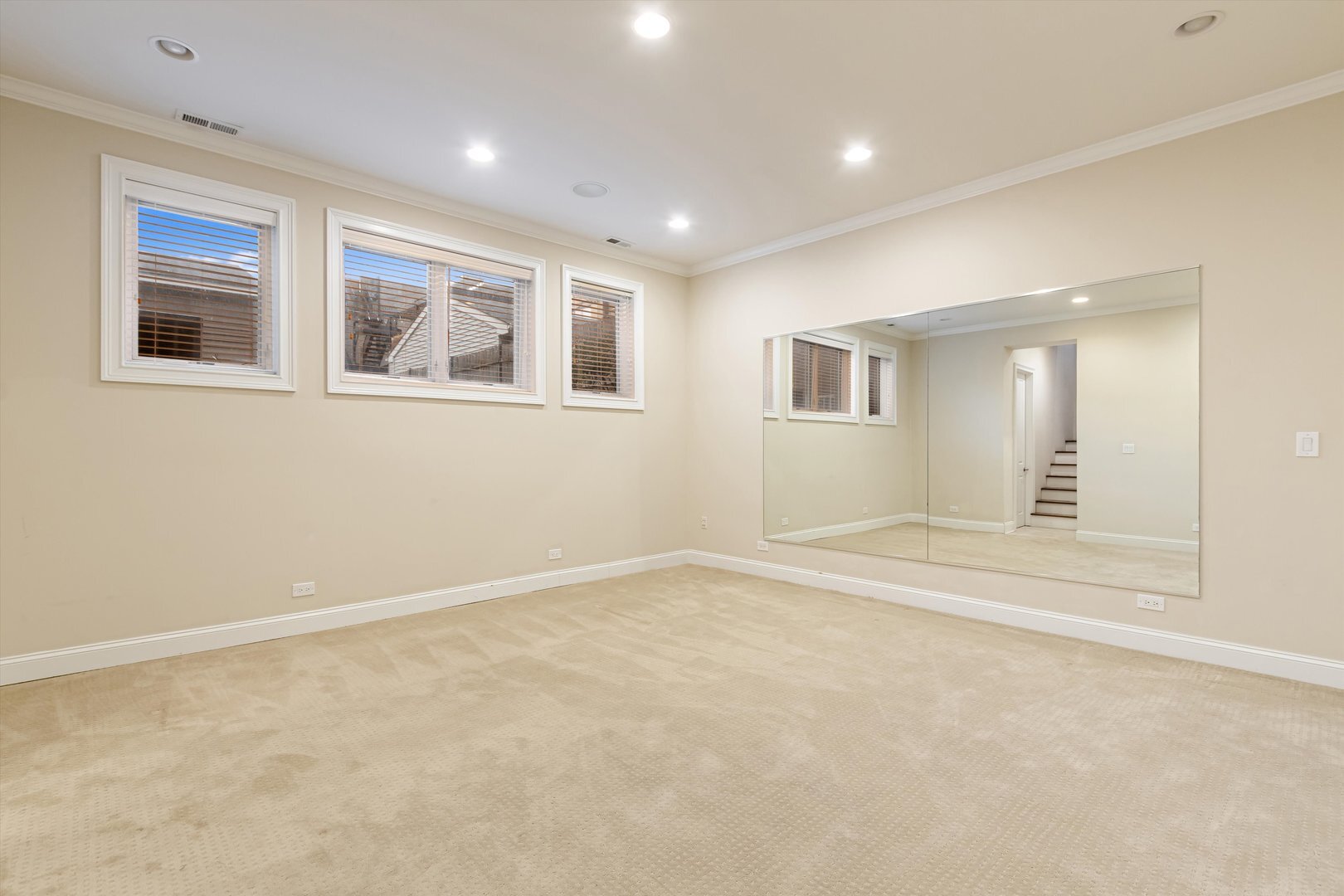Building Photo - 2632 N Talman Ave