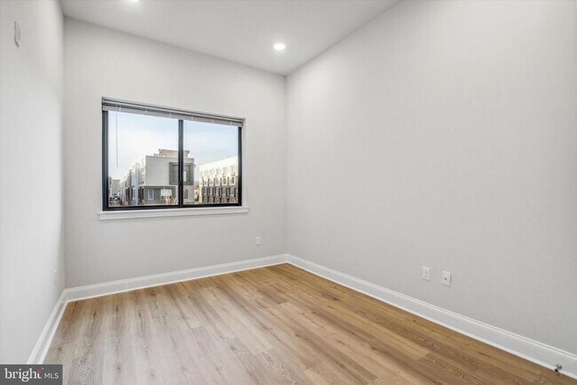 Building Photo - 2143 E Lehigh Ave