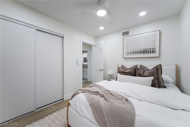 Building Photo - 3138 Belvedere Dr