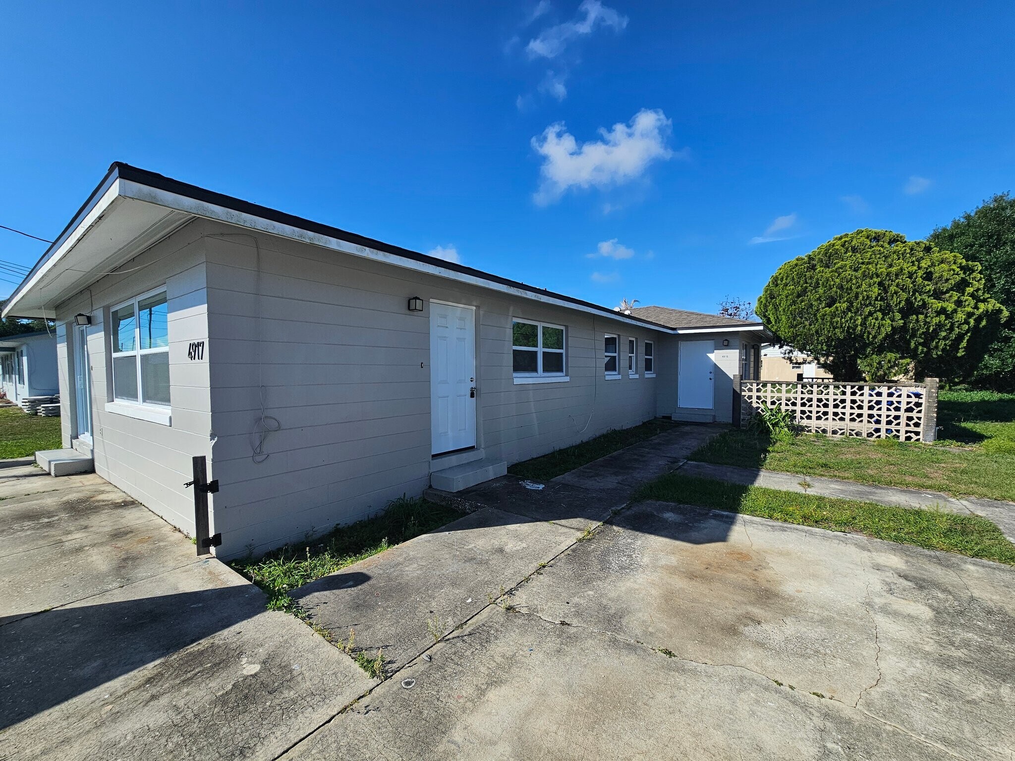 Building Photo - 4719 Manatee Dr