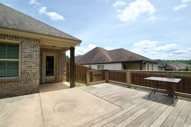 Building Photo - Cotswold S/D! 3Bed/2.5Bath Home with Fence...