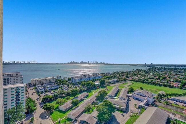 Building Photo - 7601 E Treasure Dr