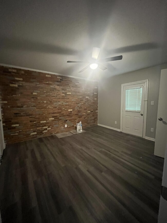 Building Photo - 356 S Cherry St