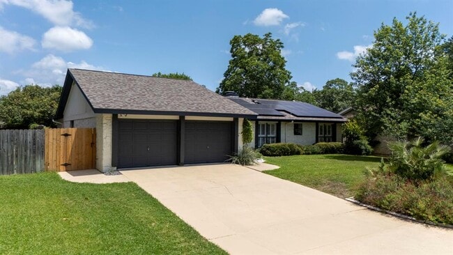 Primary Photo - 2404 Coral Ridge Cir