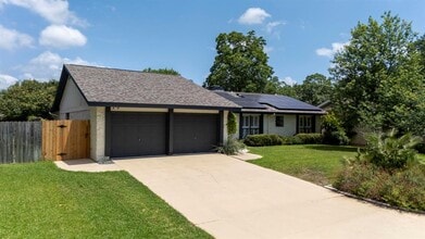 Building Photo - 2404 Coral Ridge Cir