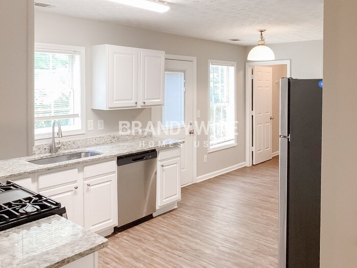 Building Photo - 3725 Patti Pkwy